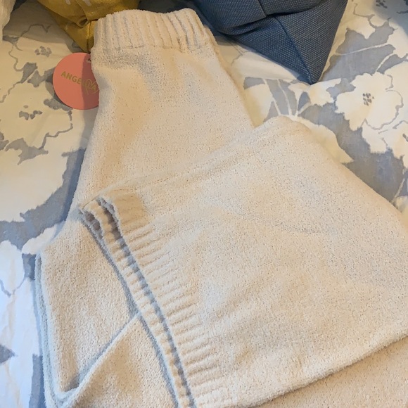 Blanc 2 piece lg set. Beige sweater tank/pants. - Picture 3 of 6